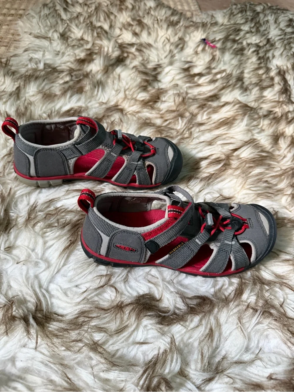 Keen Kids Seacamp II CNX Water Sandals Shoes Gray Red Big Kids Size 2 Boys Girls